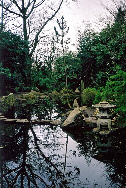 Sit Thomas and Lady Dixon Park